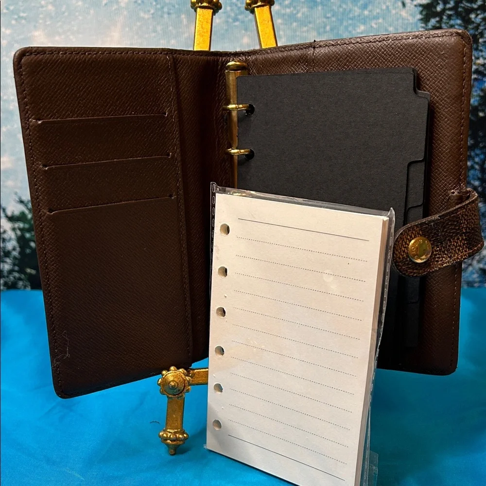 Louis Vuitton Damier Agenda & Wallet with Snap Closure Good Condition - Picture 12 of 12